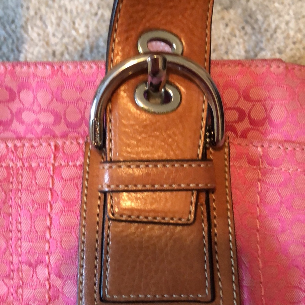 Vintage Pink Coach Handbag - Picture 3 of 8